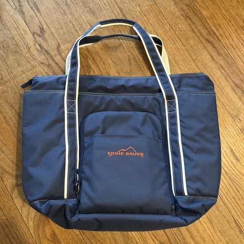 Borsa picnic tela blu isolata
